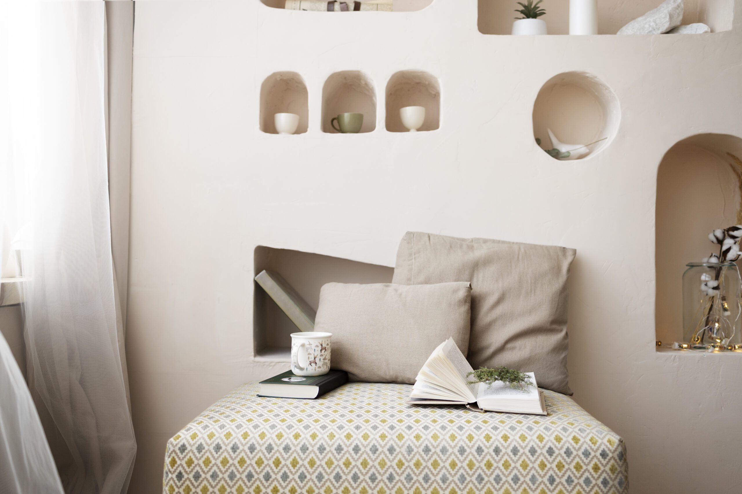 Minimalist Tarzda Rahatlatıcı ve Huzurlu Bir Yatak Odası Tasarımı
